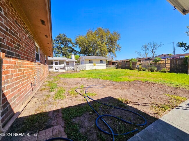 Building Photo - 4041 Pelican Rd
