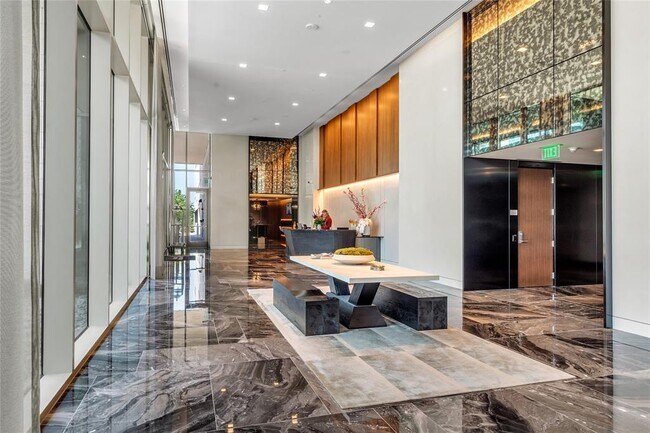 Foto del edificio - 7901 Windrose Ave.