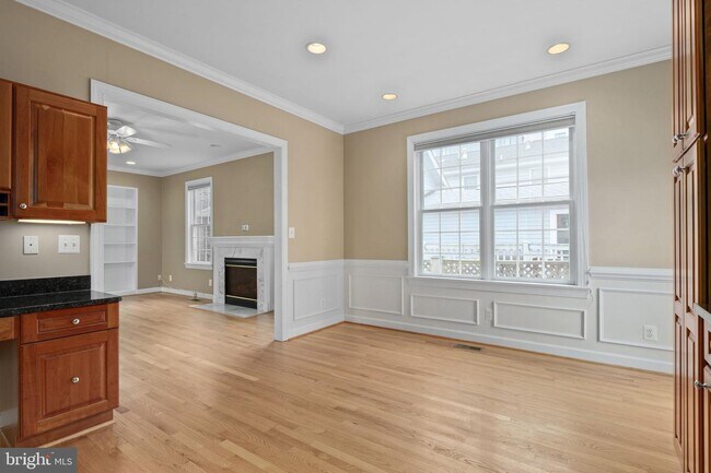 Building Photo - 3432 12th Rd N