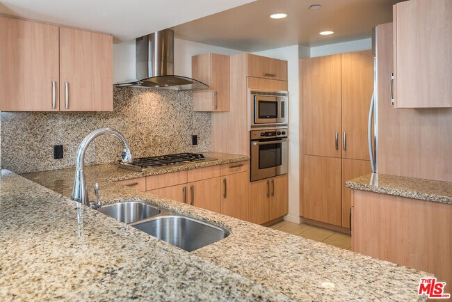 Foto del edificio - 13650 Marina Pointe Dr