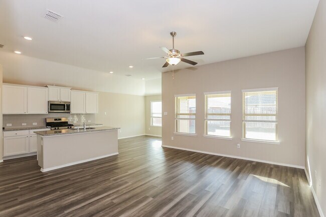 Foto del edificio - 14425 Jaycee Ln