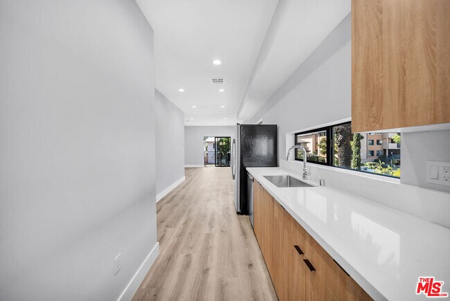 Foto del edificio - 1216 Magnolia Ave