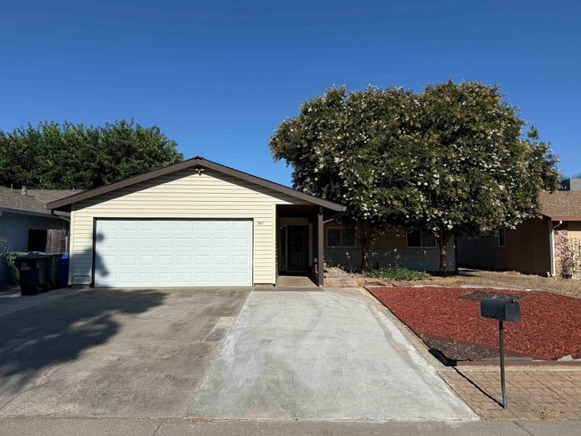 Building Photo - Elk Grove 3 Bed 2 Bath