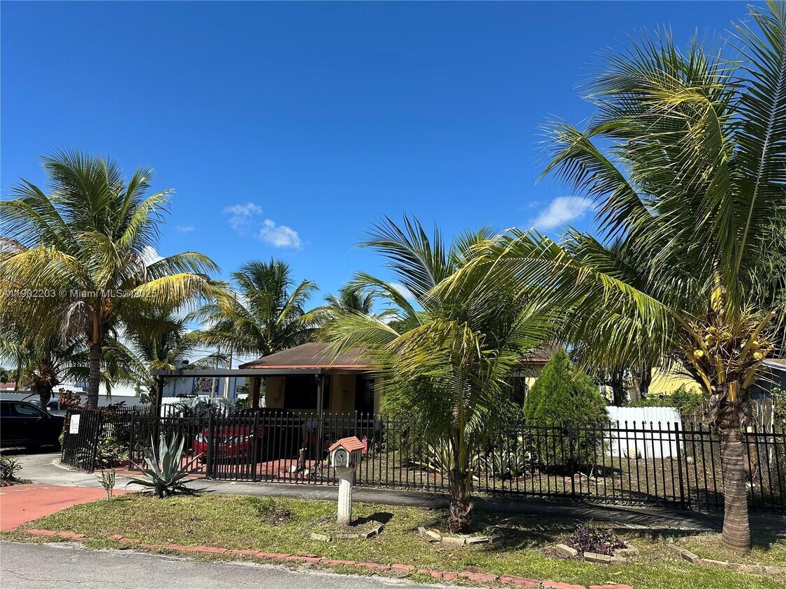 Foto del edificio - 1395 NW 118th St