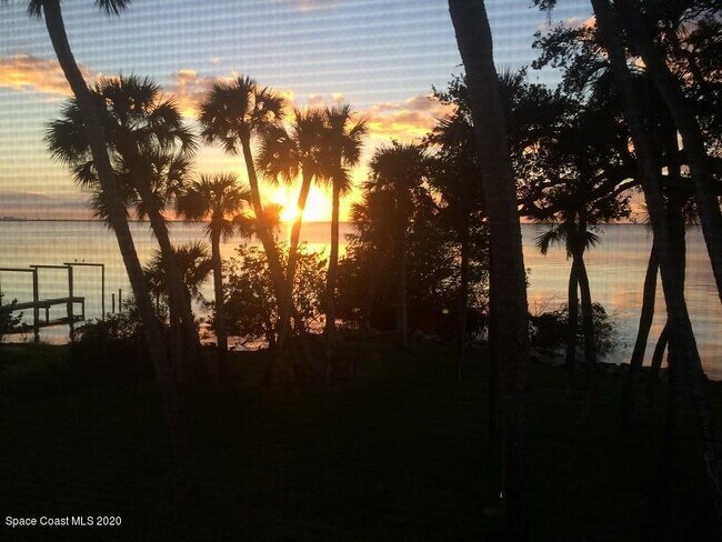 Foto del edificio - 230 Cape Shores Cir