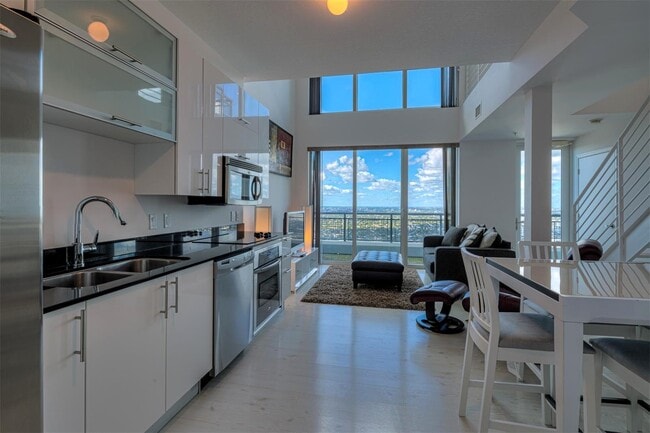 Foto del edificio - 60 SW 13th St