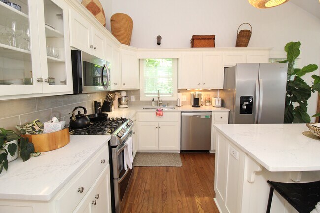Foto del edificio - 1401 NE Dysart Woods Ln
