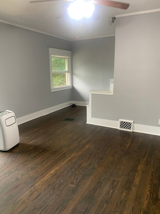Living room - 276 E 6th St