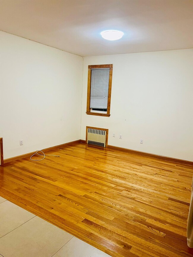 Building Photo - 148-42 59th Ave