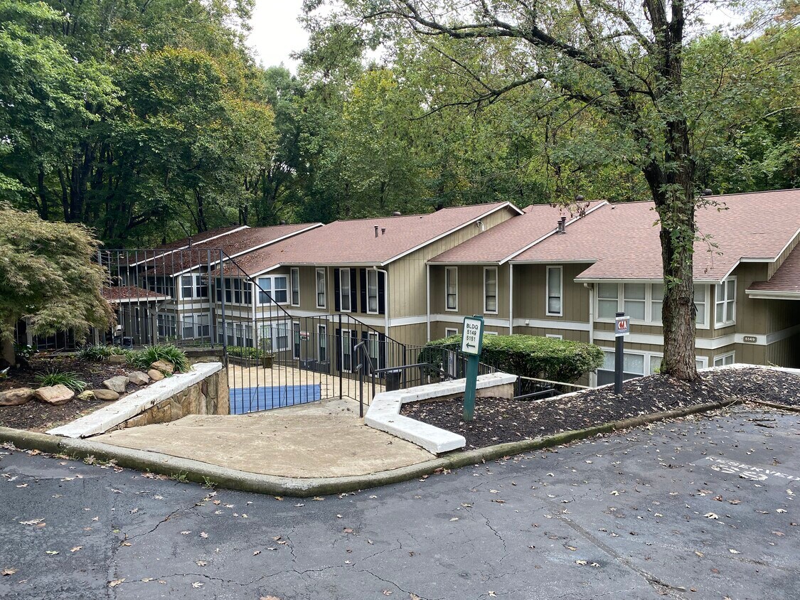 Primary Photo - 5151 Roswell Rd