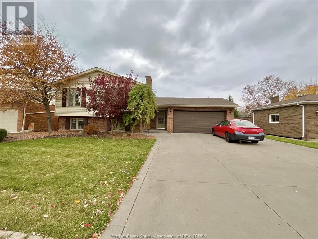 Primary Photo - 456 Amberly Crescent