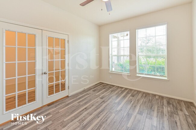 Foto del edificio - 30114 E Sapling Oaks Pl