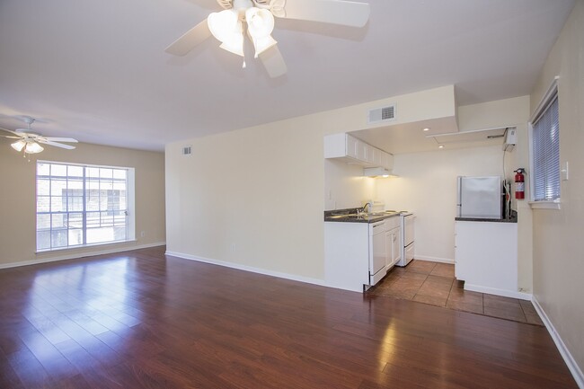 Building Photo - 425 Emerson St