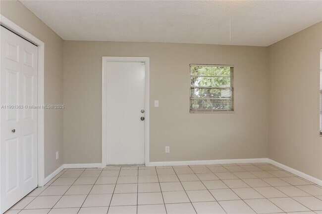 Building Photo - 611 Alpine Ave