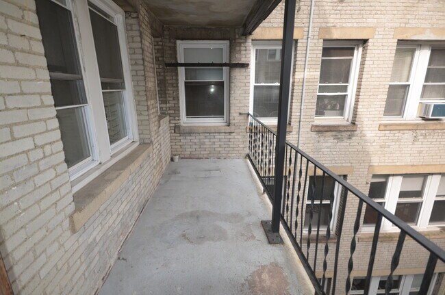 Building Photo - 1682 Commonwealth Ave