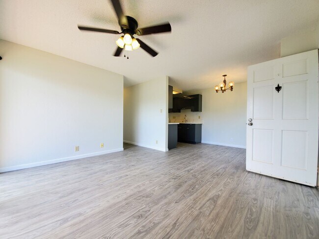 Foto del edificio - Rarely available! Upgraded ground floor 2b...