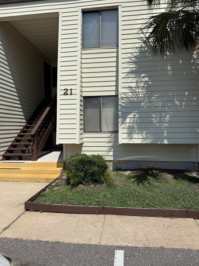 Building Photo - 308 Miracle Strip Pkwy SW