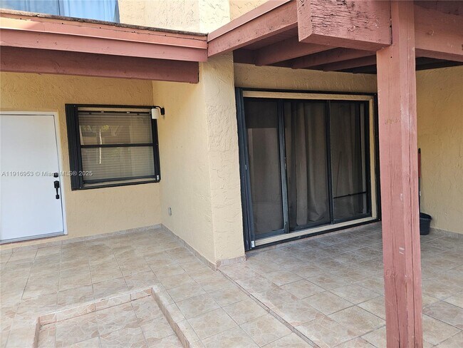 Foto del edificio - 311 W Park Dr