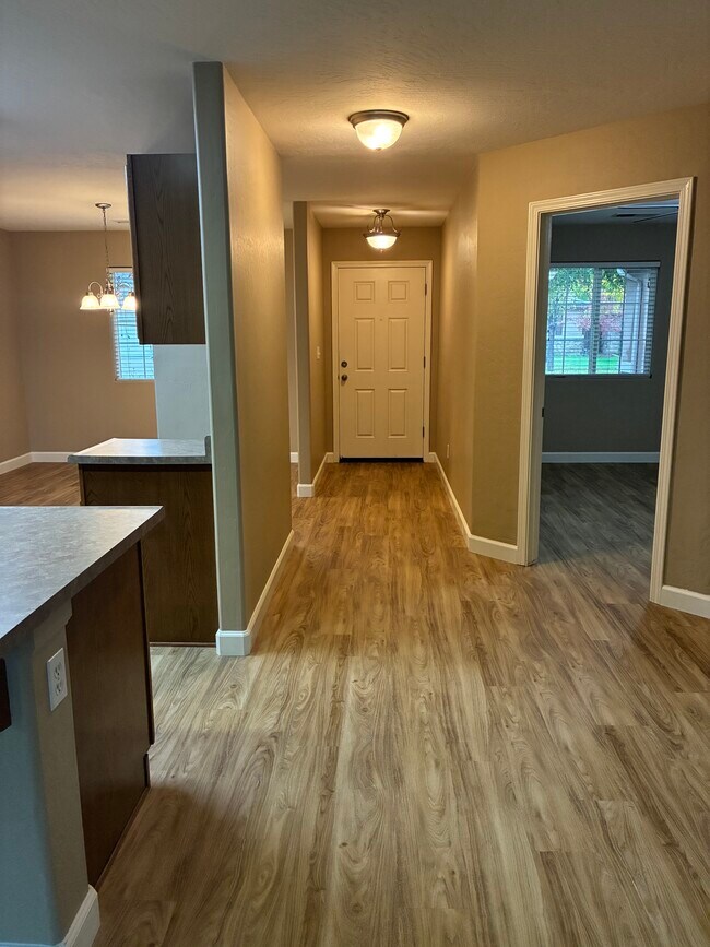 Foto del edificio - 4734 W Reese Ave