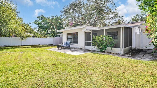 Foto del edificio - 5831 Hillside St