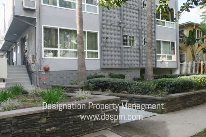 Primary Photo - 7638 Hampton Avenue
