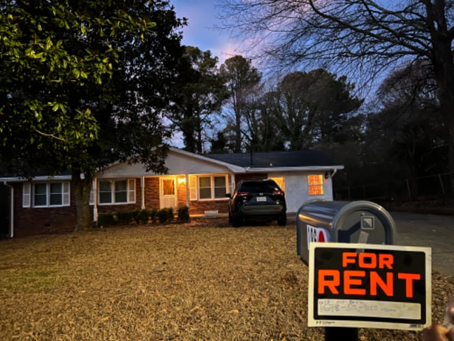 Photo - 186 Zelma St SW House