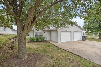 Building Photo - 3503 La Mesa Dr