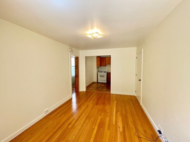 Foto del edificio - 1BR/1BA Garden Apartment! Laundry! Storage...