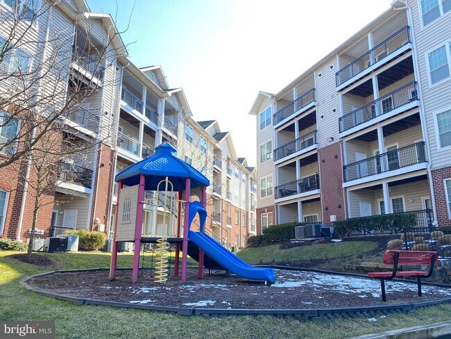 Foto del edificio - 1591 Spring Gate Dr.