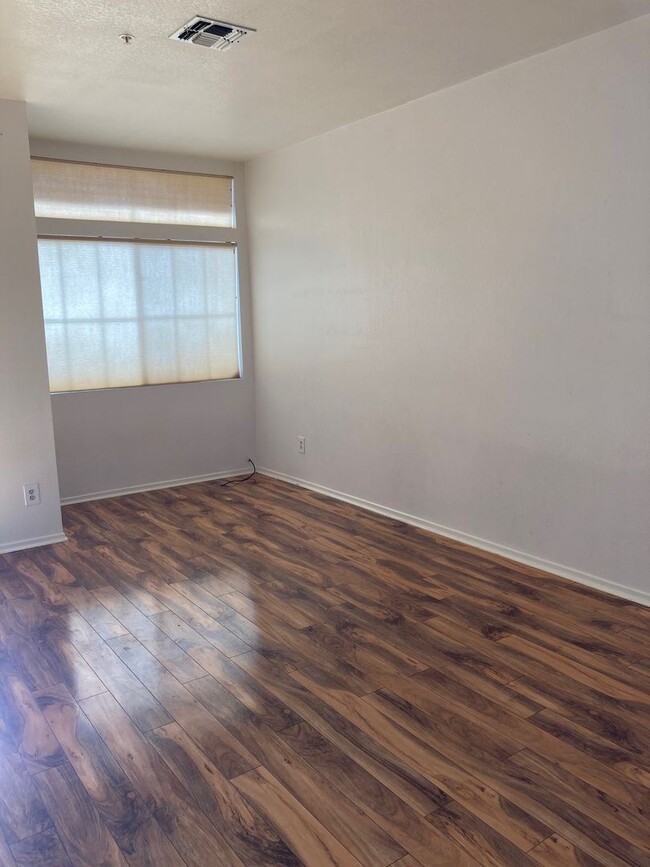 Building Photo - 2 br, 2.5 bath House - 3440 Dry Gulch