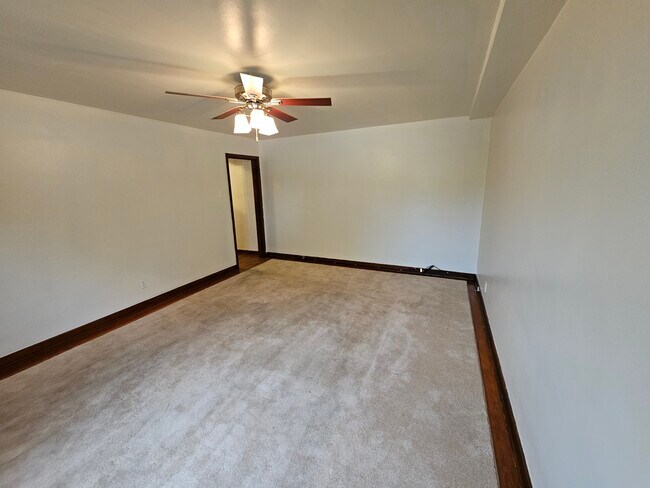 Living Room - 404 Richland Ave