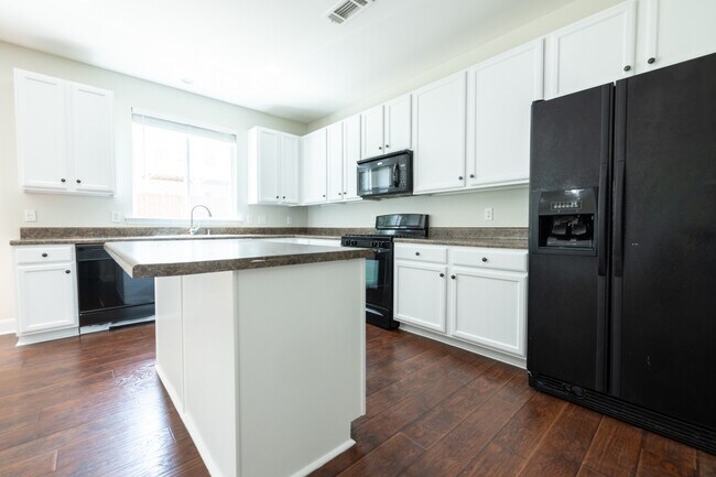 Foto del edificio - 1273 Lanier Springs Dr NE