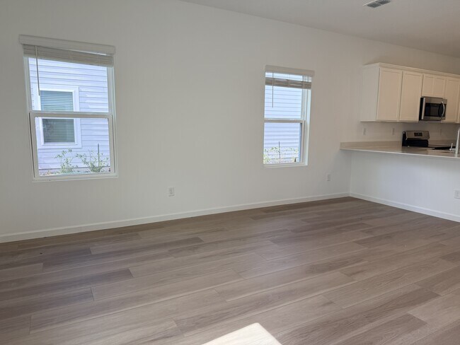 Building Photo - 543 Holly Lks Dr