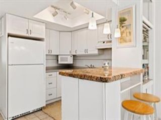 Primary Photo - 1110 N Riverside Dr