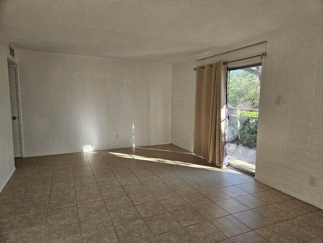 Foto del edificio - 410 E 9th St