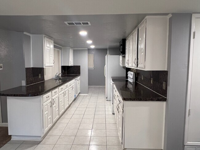 Foto del edificio - 8103 Edgebrook Forest Ct