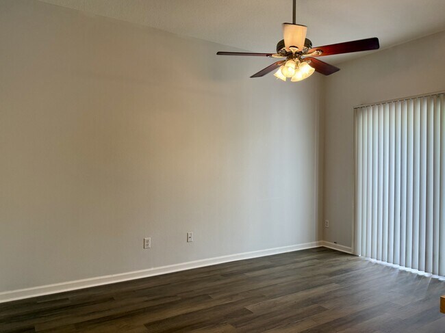 Foto del edificio - 823 Pine Pointe Ln