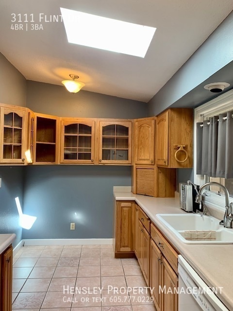Building Photo - 3111 Flint Dr