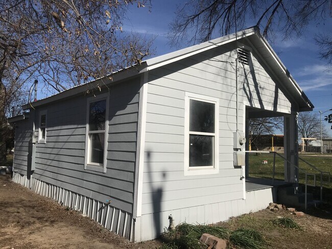 Building Photo - 406 W Tyson Ave R9406