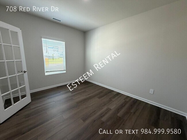 Building Photo - 708 Red River Dr