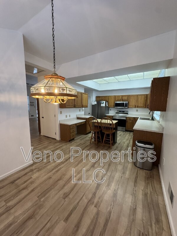 Foto del edificio - 318 Meadowlark Dr