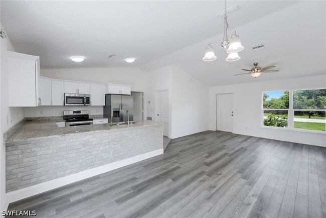 Foto del edificio - 626 NW 2nd Ln
