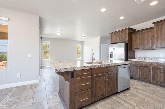 Building Photo - Resort Style Living!! Very Nice Home w/ a ...