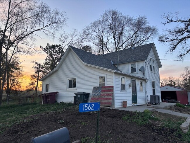 Foto del edificio - 1562 Branched Oak Rd