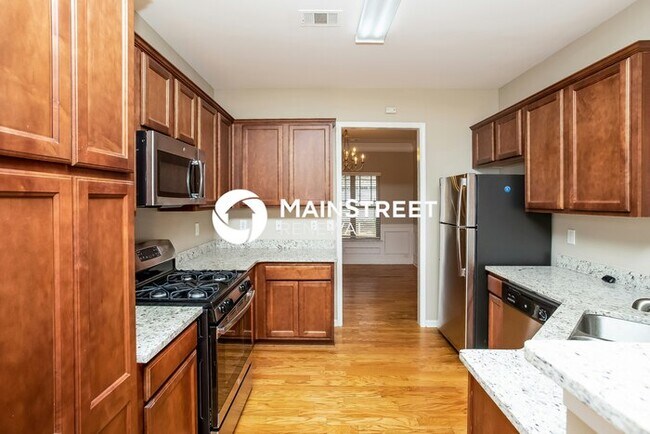 Building Photo - 5 Bedroom Pet-Friendly Home in Atlanta, GA with Main Street Renewal