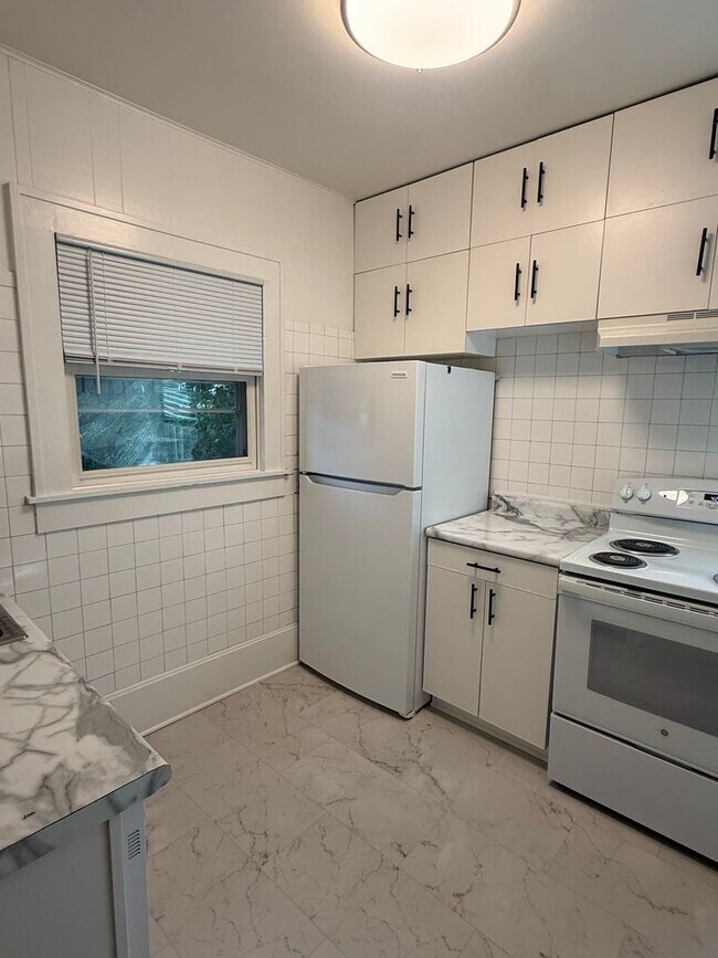 Foto del edificio - 2213 Van Hise Ave