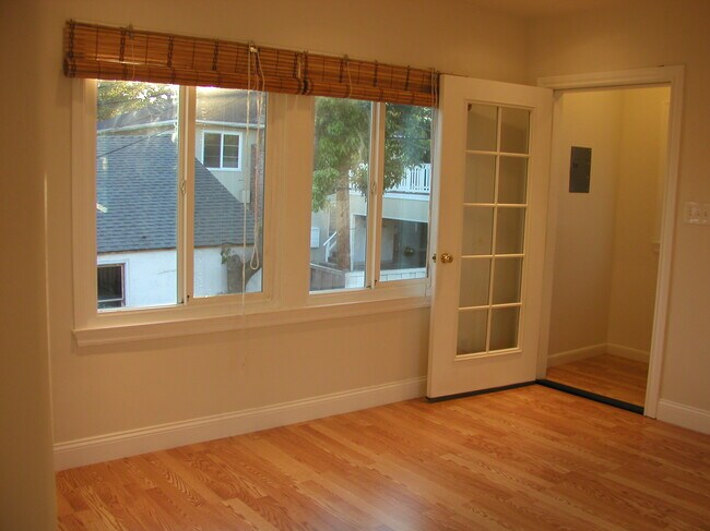 Building Photo - 424 Clinton St