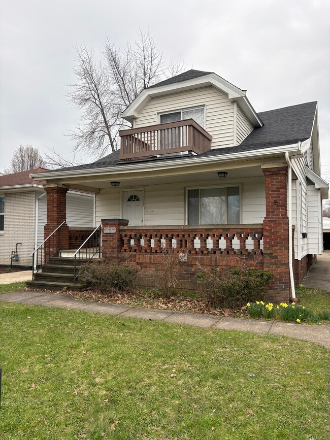 Building Photo - 10012 Robinson Ave