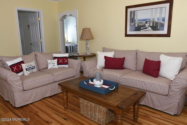 Foto del edificio - 678 Lake Ave