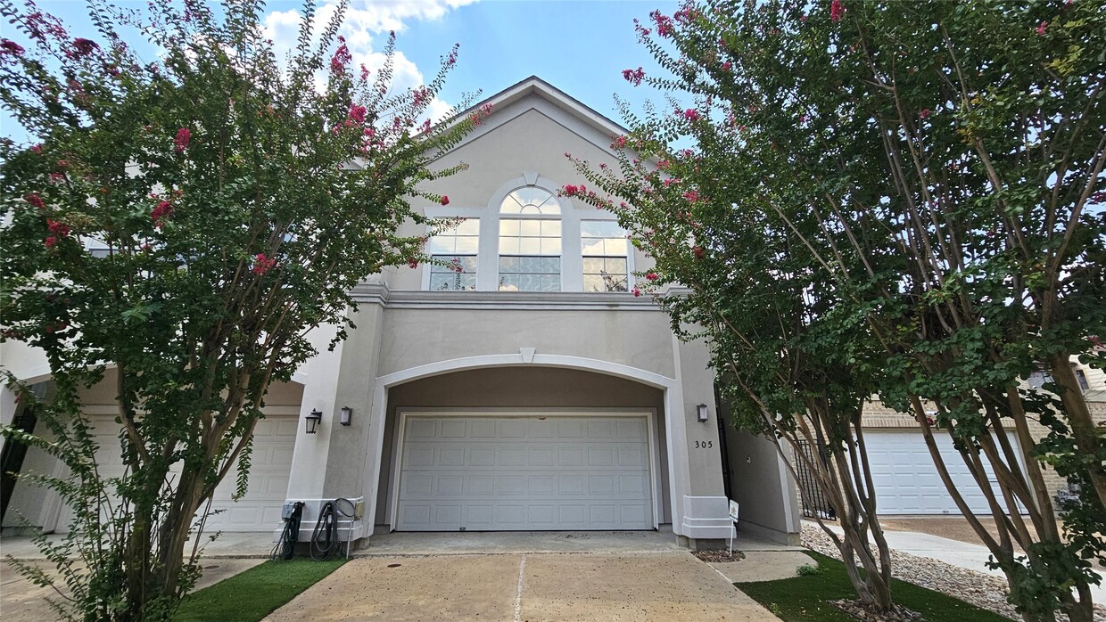 Foto principal - 305 Reinicke St